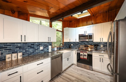 Meredith Cottage | Steps to Winnipesaukee Beach Newly Renovated Home