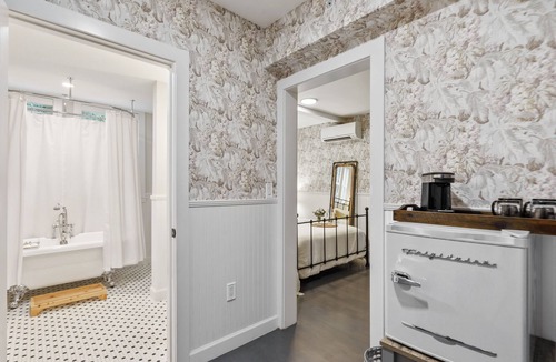 Southwest Coconut Grove Bed & Breakfast | Stirrup House by Pattio