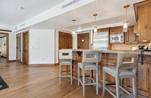 Downtown Resort | Studio-Amenities, Fireplace, Hot Tub, Fire Pit!