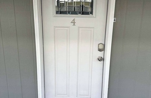 University Heights Apartment | Studio apartment Near UNM, Nob-Hill and downtown.