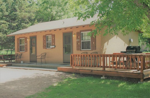 Rapid City Apartment | Studio Cottage Thirty Minutes to Mt Rushmore - In Rapid City On Canyon Lake Thirty Minutes from Mt Rushmore