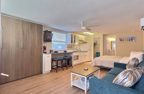 Siesta Key Apartment | Studio Retreat Across the Street from Beautiful Siesta Key Beach