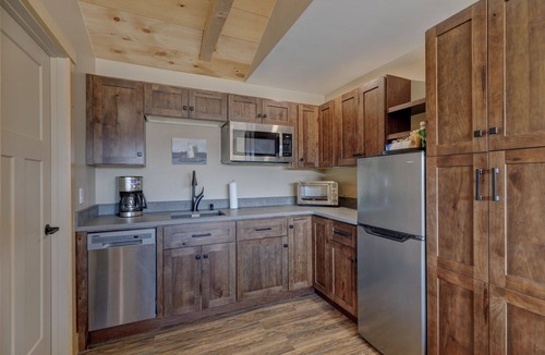 Sunapee Hotel | Studio Suite #4 at The Lodge | Minutes from Sunapee Harbor & Mount Sunapee