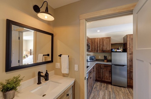 Sunapee Hotel | Studio Suite #4 at The Lodge | Minutes from Sunapee Harbor & Mount Sunapee
