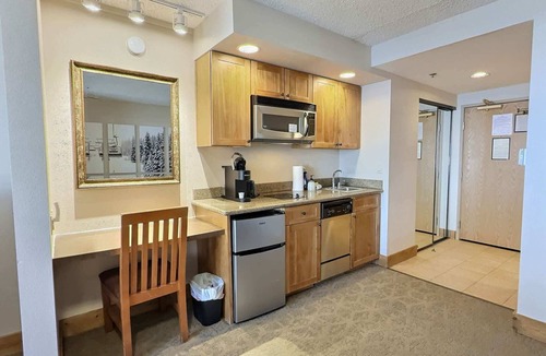 Mount Crested Butte Condo | Studio w Hot Tub & Pool, Steps to Slopes
