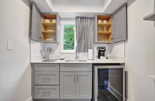 Galt Mile Apartment | Studio w/Kitchenette, 2 Doubles & Pool, Ft Laud