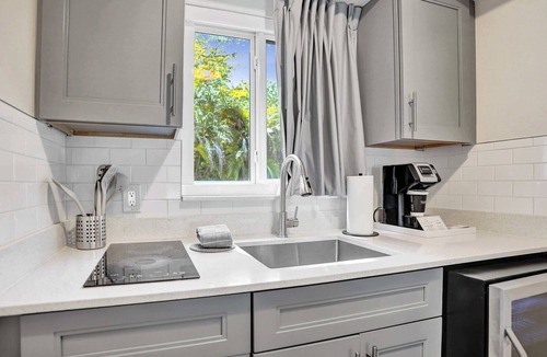 Galt Mile Apartment | Studio w/Kitchenette, 2 Doubles & Pool, Ft Laud