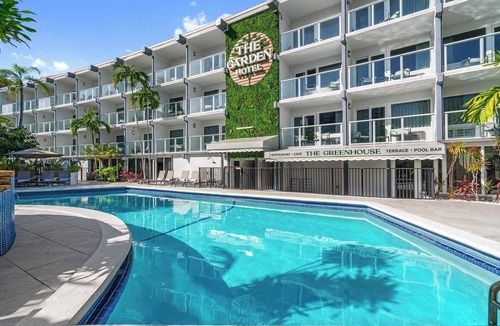 Galt Mile Apartment | Studio w/Kitchenette, 2 Doubles & Pool, Ft Laud