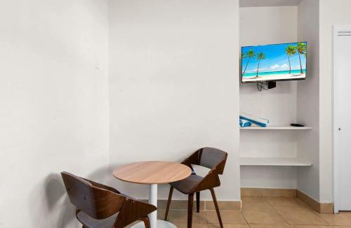 Lake Worth Apartment | Studio With Pool in Lake Worth Near Beach