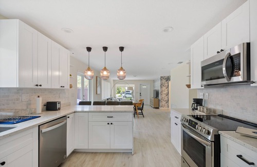 Royal Poinciana House | Stunning 3 BDR Beach House + Private Yard in Miami