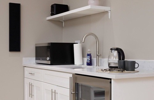 Lower Lonsdale House | Stunning 3 bedroom Secondary Suite N. Van