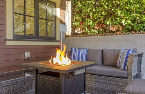 Lower Lonsdale House | Stunning 3 bedroom Secondary Suite N. Van