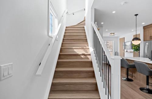 Tuxedo Park Apartment | Stunning 3BR Luxury Home Downtown Corner Views