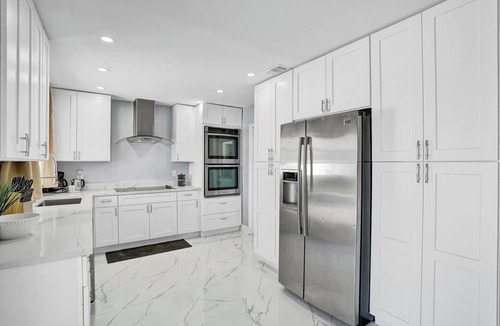 Deerfield Beach Villa | Stunning 4BR Hted Pool &Jacuzzi Close 2 the Beach