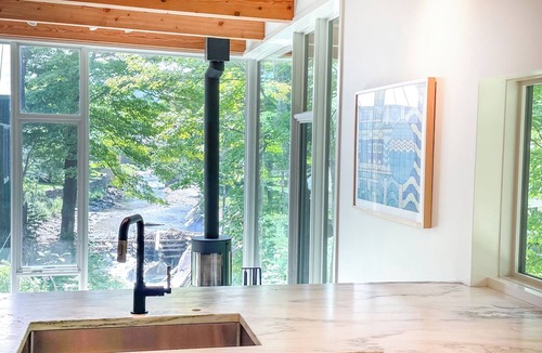 Warren House | Stunning Modern Retreat Overlooking The Mad River