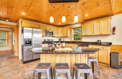 Bethel Ski Chalet | Stunning MTN views! Fireplace, Hot Tub, Sleeps 12