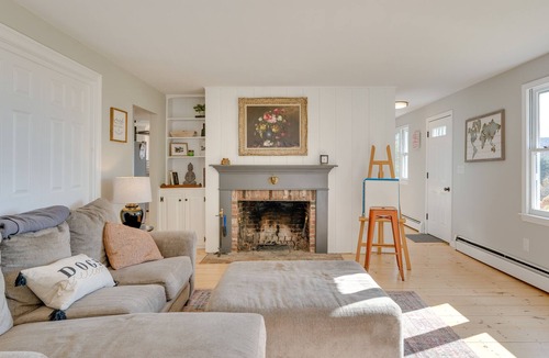 Bridgewater House | Stunning Newfound Lake Hideaway: Fireplace & Grill