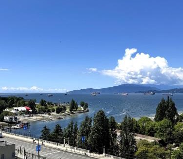 Downtown Vancouver Apartment | Stunning ocean (sound of waves)