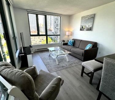 Downtown Vancouver Apartment | Stunning ocean (sound of waves)