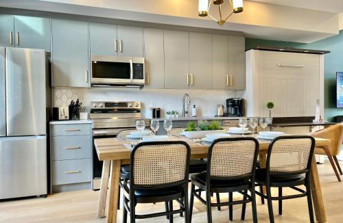 Harvie Heights House | Stunning View New Townhome Sleeps 11 AC and Hot Tub