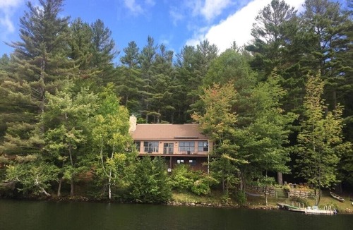 Ludlow House | Stunning Winter Ski, Summer Lake and Fall leaf-peeping home.