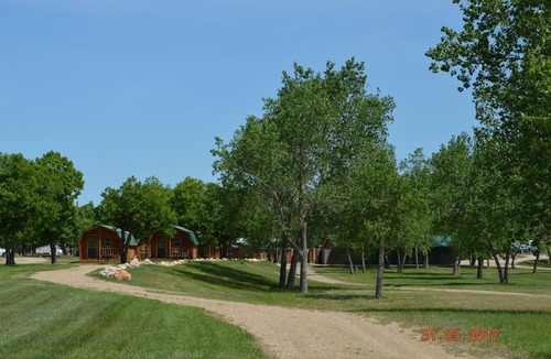 Sturgis Cabin | Sturgis Camping Cabin with Queen Bed