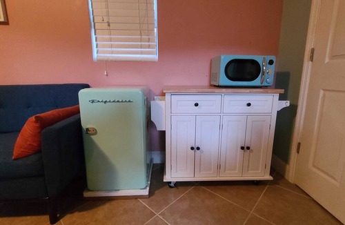Juno Beach Apartment | Stylish 1-bedroom studio with its own AC in Juno Beach - 1 block to Next Era