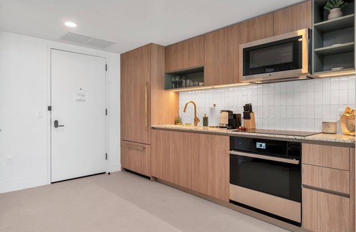 Downtown Miami Apartment | Stylish 1BR Apartment 31st Floor Beautiful Downtown & Bay Views