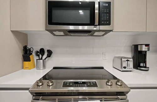 Ojus Apartment | Stylish 1BR Apt in Aventura★Pet Friendly★Pool★BBQ