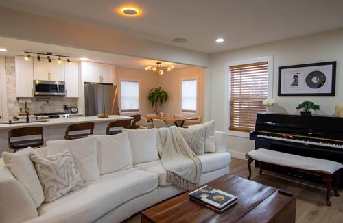 Englewood Apartment | Stylish 2bdr Englewood retreat with Private Yard