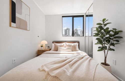 Yaletown Apartment | Stylish 2BR Steps from Vibrant Yaletown