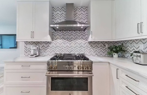 Jupiter House | Stylish 3BR w/Heated Pool · 7 Mins to Beach