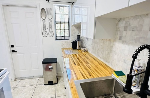 Miami Gardens House | Stylish 4BR/2BA ideal World Cup host 5 mins from Hard Rock Stadium & beaches.+