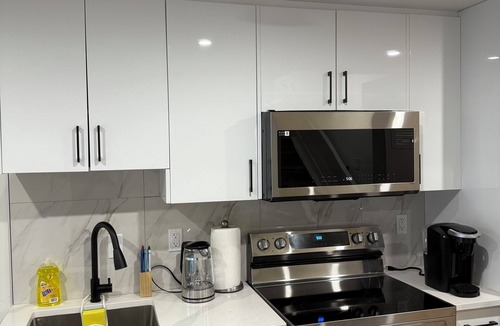 Northeast Edmonton House | Stylish, Clean & Cozy 1 - Bedroom Suite