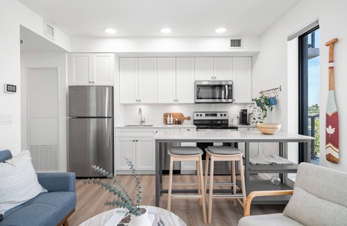 Crescent Heights Condo | Stylish Condo W/Stunning views & Short Walk DT