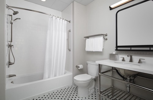 Glenwood Springs Hotel | Stylish Downtown Glenwood Springs Stay Near Hot Springs & Dining