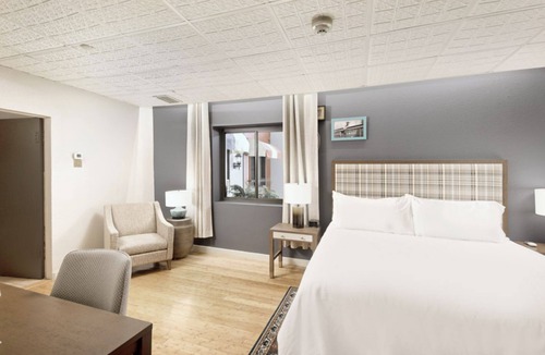 Glenwood Springs Hotel | Stylish Downtown Glenwood Springs Stay Near Hot Springs & Dining