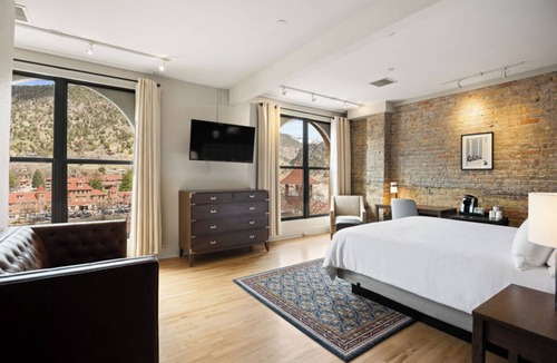 Glenwood Springs Hotel | Stylish Glenwood Getaway Near Riverwalk & Outdoor Recreation | 3 Units