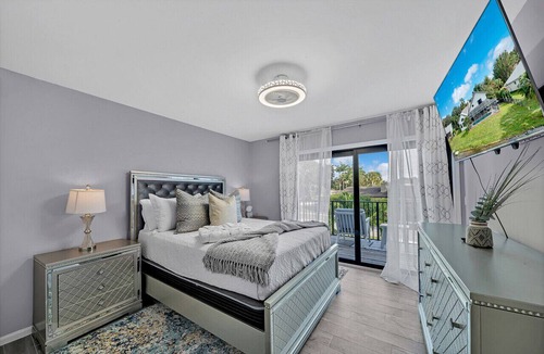 Wellington Villa | Stylish Lake Luxe Equine, on waterfront w screened-in pool - Lake Views! Hosted By Relaxtay