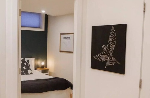 Cochrane House | Stylish New Suite next door to the Rockies