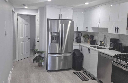 Airdrie House | Stylish Secondary Suite with Private Entry