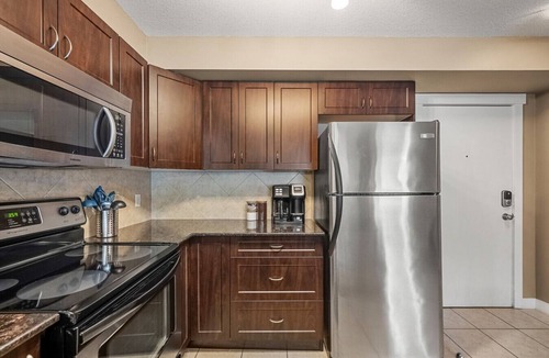 East Kootenay Condo | Stylish | Spacious | Pool | Hot Tub | Lake Front