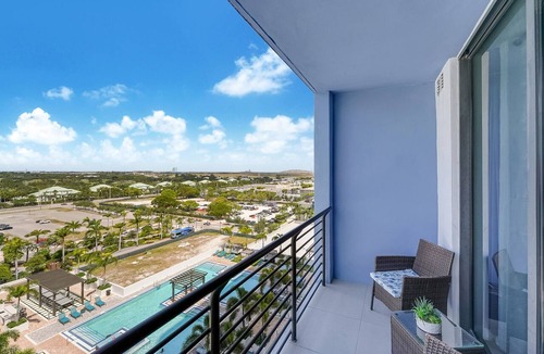 Doral Condo | Stylish Studio | Pool View | Downtown Doral' Heart