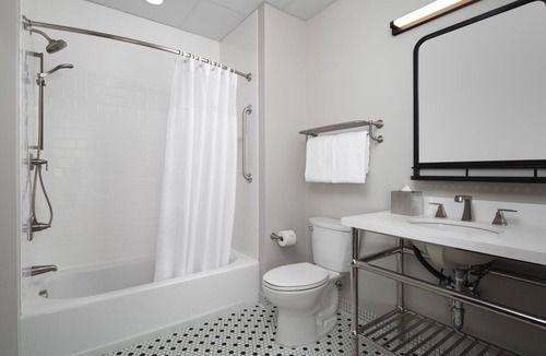 Glenwood Springs Hotel | Stylish Urban Getaway Near Local Restaurants & Entertainment | 2 Units