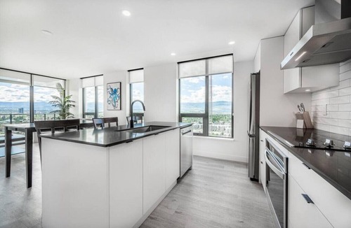 Downtown Kelowna Apartment | Sub-Penthouse Downtown at the Brooklyn #2302