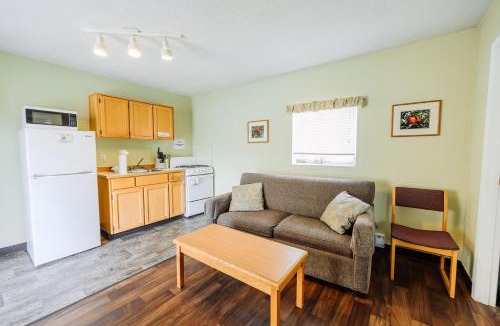 Okanagan-Similkameen House | Suite 15 Green Gables Resort Lake View Retreat