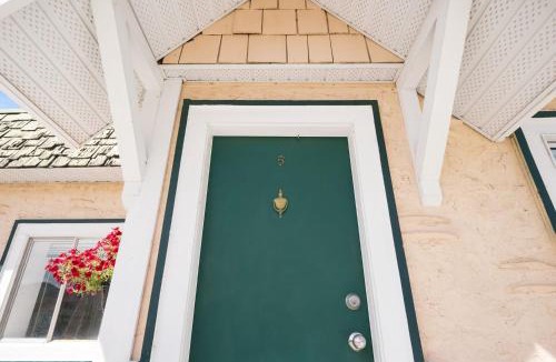 Okanagan-Similkameen House | Suite 5 Green Gables Resort - 1 Bedroom Courtyard