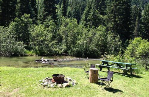 Valemount Cabin | Summit River Lodge & Campsites