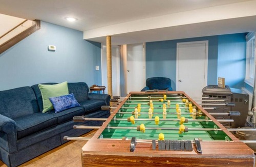 Gilford House | Summit View Chale, Firepit & Mtn Views, Winni