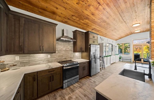 Stratton Mountain House | Summit View Ski and Golf Retreat w/hot tub & Sauna